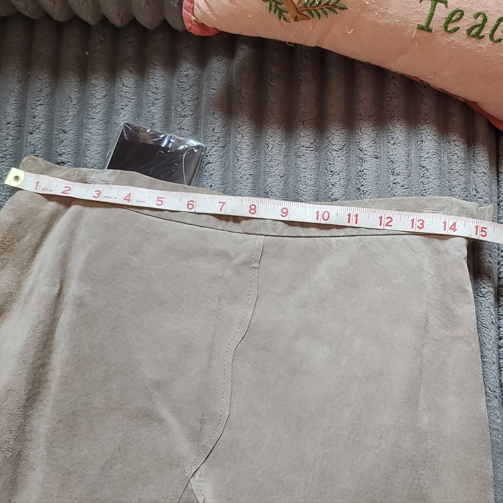 Tan Suede Skirt by Terry Lewis - Picture 8 of 11